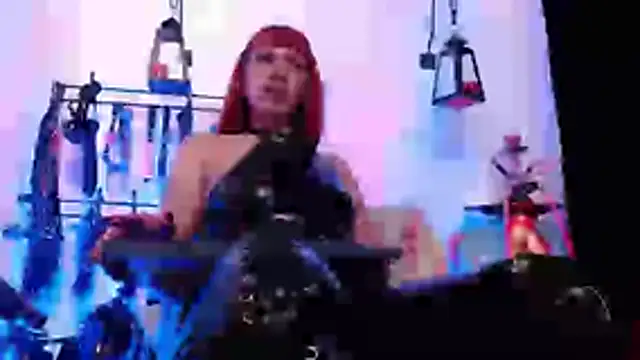 IvanaFetish Adlı Modelin Canlı XXX Sohbeti