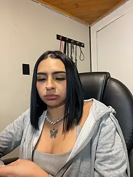 Chat +18 de Hilary_pinkk ao vivo