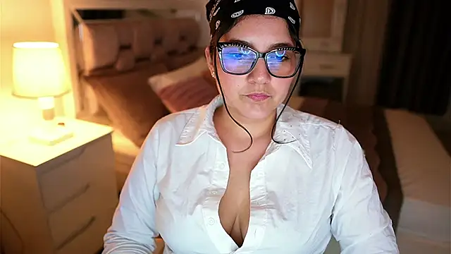 Camilaa_bueno: απευθείας συνομιλία ΧΧΧ