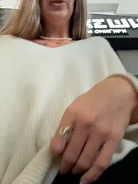 EvvaMur Adlı Modelin Canlı XXX Sohbeti