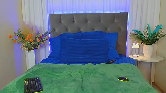 Ariana_Petite élő XXX-chatje