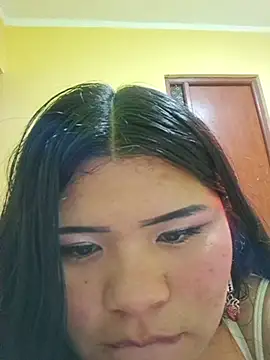 Cannella_0 élő XXX-chatje