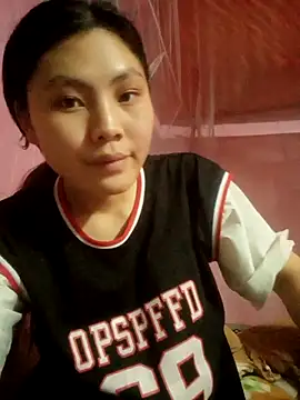 Hilary-123 élő XXX-chatje