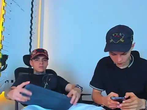 Thomas-Wil's Live XXX Chat