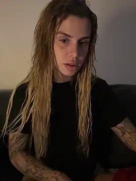 EmiliaCatalina Adlı Modelin Canlı XXX Sohbeti