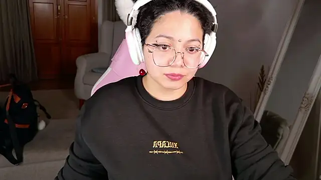 دردشة SelenaBlumX الجنسية المباشرة