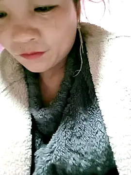 maymay-2000 élő XXX-chatje