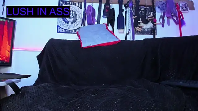 LucyStrike_: онлайн-секс-чат