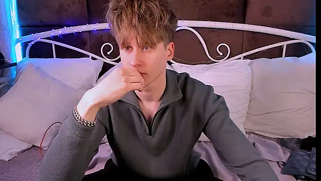 ScottPierce Show in webcam