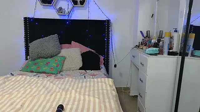 charlotte_077: απευθείας συνομιλία ΧΧΧ