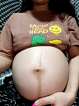 Shiny_68: διαδικτυακό σόου στην κάμερα