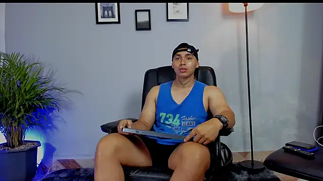 ronnie_crafored Show in webcam