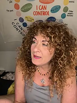 SuzyCatzz's Webcam Show