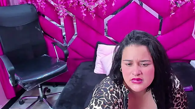 Atena_Glow_ Chat XXX live