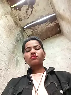 Show modela Jooli_sakya na web-kameri