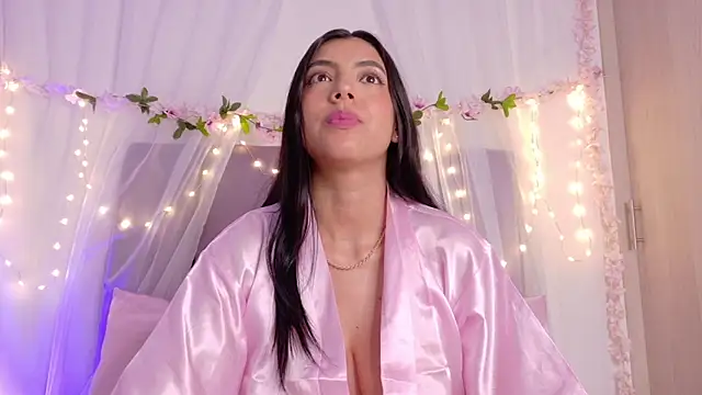 Julie_Bennet Adlı Modelin Canlı XXX Sohbeti