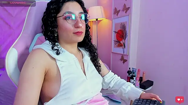 Czat XXX na żywo – DemiJones_