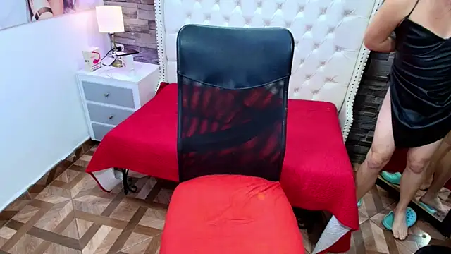 TRINY_TS: онлайн-секс-чат