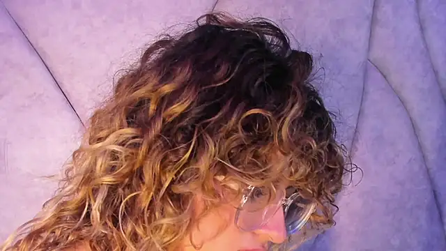 EmiliRouse_ Adlı Modelin Canlı XXX Sohbeti