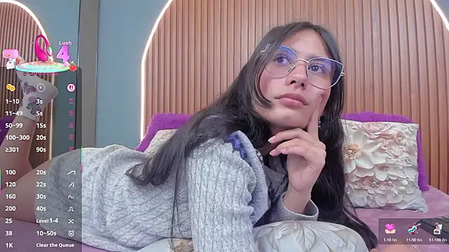 Chat +18 de NayeCloud ao vivo