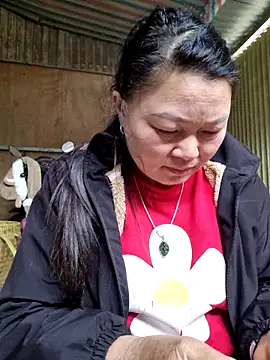 yoowwmr: διαδικτυακό σόου στην κάμερα