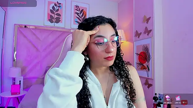 Chat XXX ao vivo de DemiJones_