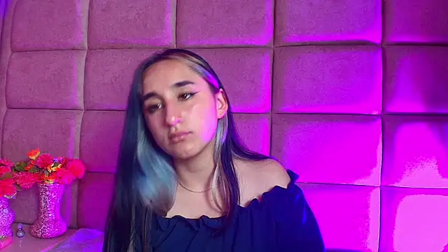 CharlotteStuart's Live XXX Chat