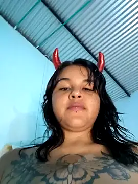 KattalellaGomez Chat XXX in diretta