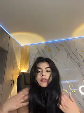 Kariina__69 Adlı Modelin Canlı XXX Sohbeti