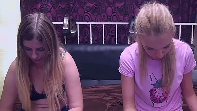 Chatroom XXX en direct de BlondeWitches