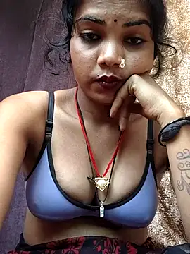 Sexy-Riyanshi Adlı Modelin Canlı XXX Sohbeti