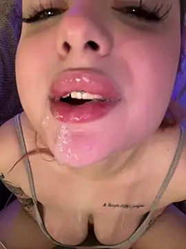 KellyMoors élő XXX-chatje