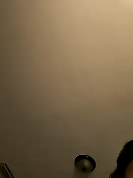 VelvetHalo Adlı Modelin Canlı XXX Sohbeti