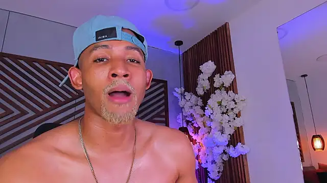 B_Wild Adlı Modelin Web Kamerası Şovu