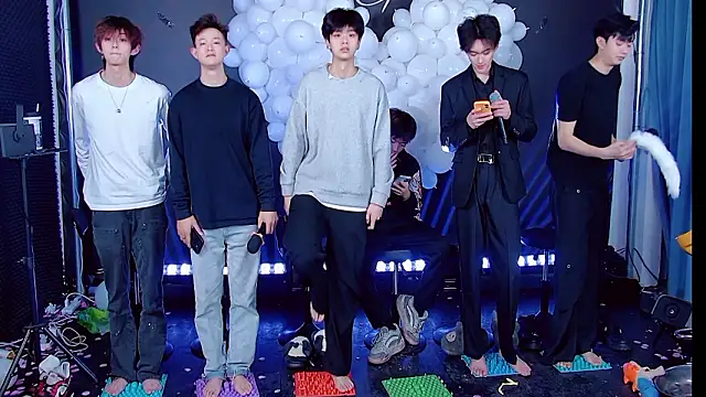 Онлайн чат XXX TNT-001