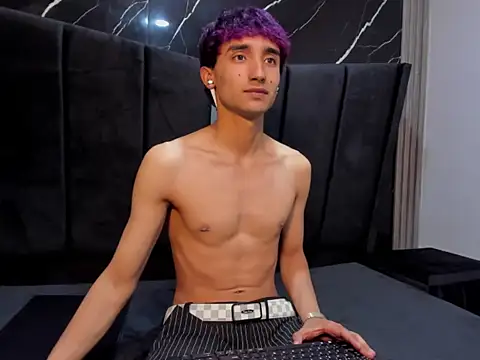 KrisX_hl Adlı Modelin Canlı XXX Sohbeti