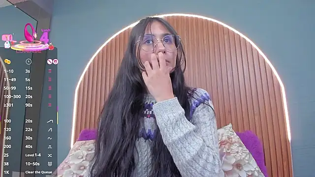 NayeCloud élő XXX-chatje