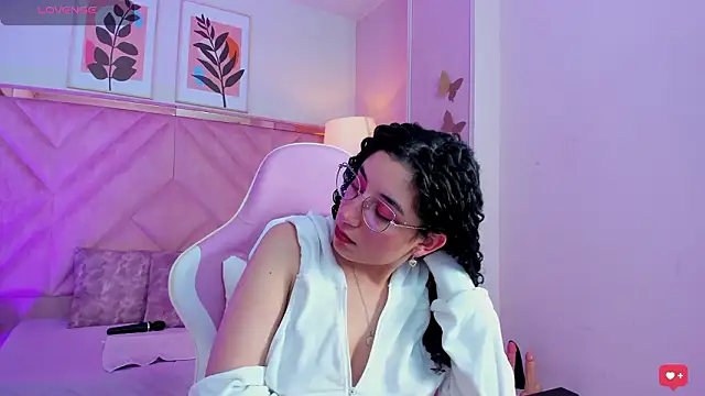 Chatroom XXX en direct de DemiJones_