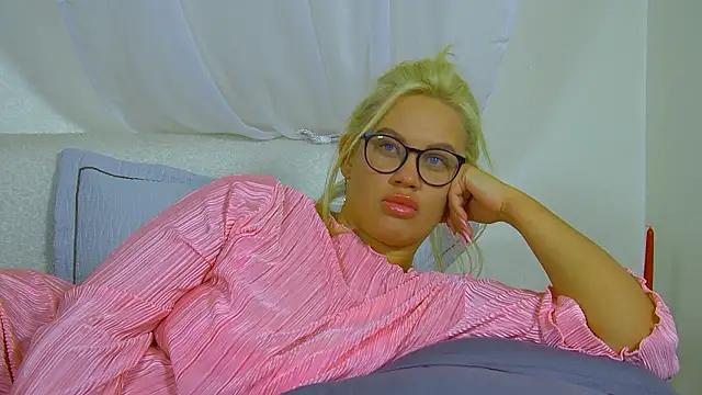 MariaNeumann Live XXX Chat