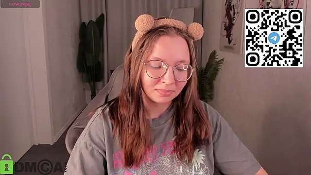 Nuura_Moore élő XXX-chatje