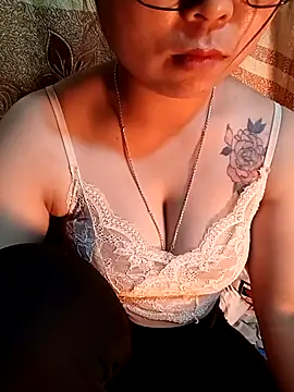 Bayby_2k 即時 XXX 聊天