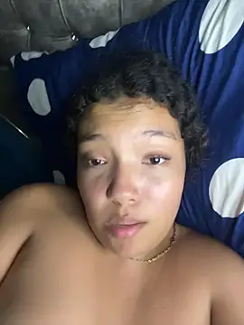 PetiteKattia élő XXX-chatje