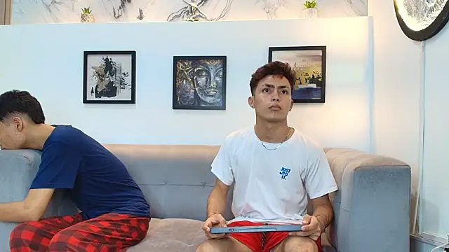 Онлайн чат XXX AVENGER_BOYS2026