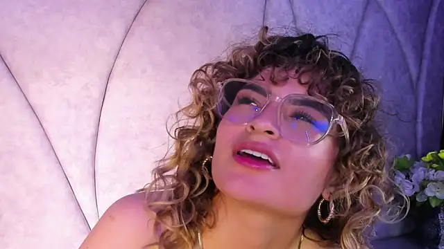 Chat XXX en directo de EmiliRouse_