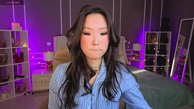 Chatroom XXX en direct de ElinaMotion