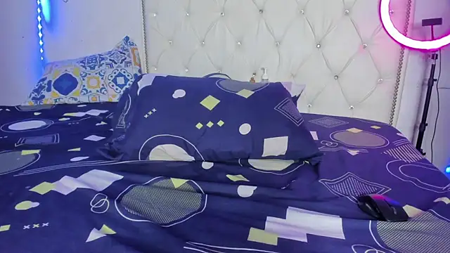 Elettrahot_: онлайн-секс-чат