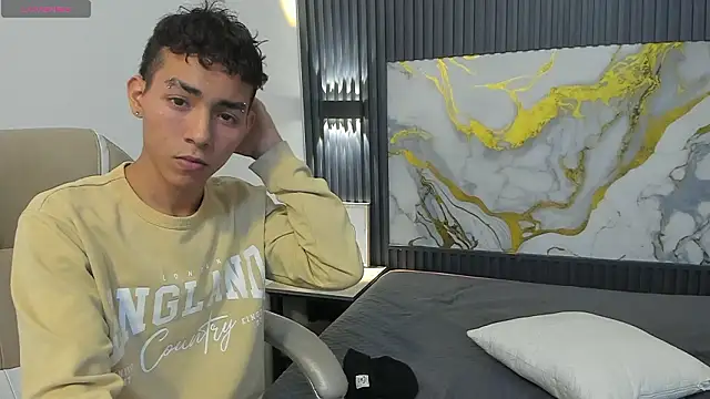 TaylerMiles Live XXX-chat