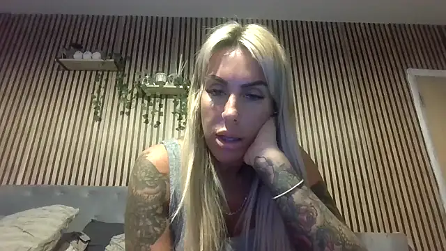 Chat XXX en directo de poppyinga1