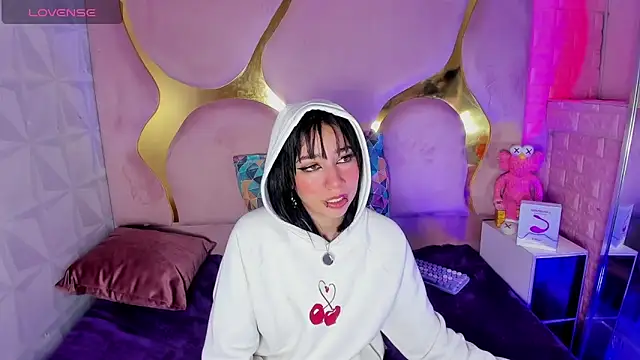 XXX chat uživo modela NaniiSisy