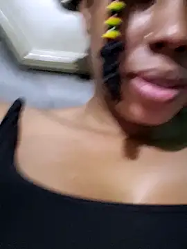 HONEYSWEETS_LIVE Adlı Modelin Canlı XXX Sohbeti